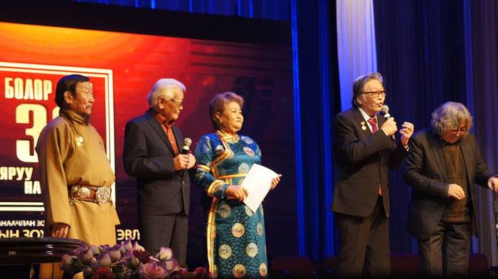 “Болор цом”-ын эзэд чууллаа